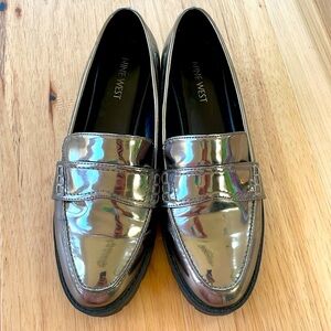 Nine West Size 7.5 Pewter Metallic Patent Leather Chunky Women’s Slip On Loafer